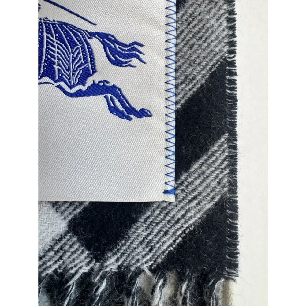 NWT Burberry Black White & Gray 100% Wool Oversized Signature Check Scarf Auth